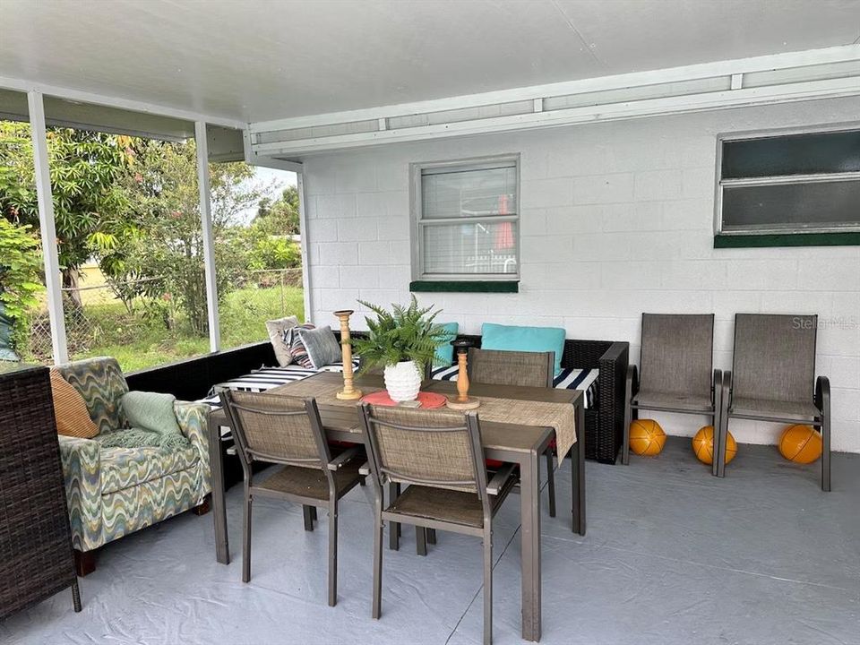 For Sale: $550,000 (4 beds, 2 baths, 1638 Square Feet)