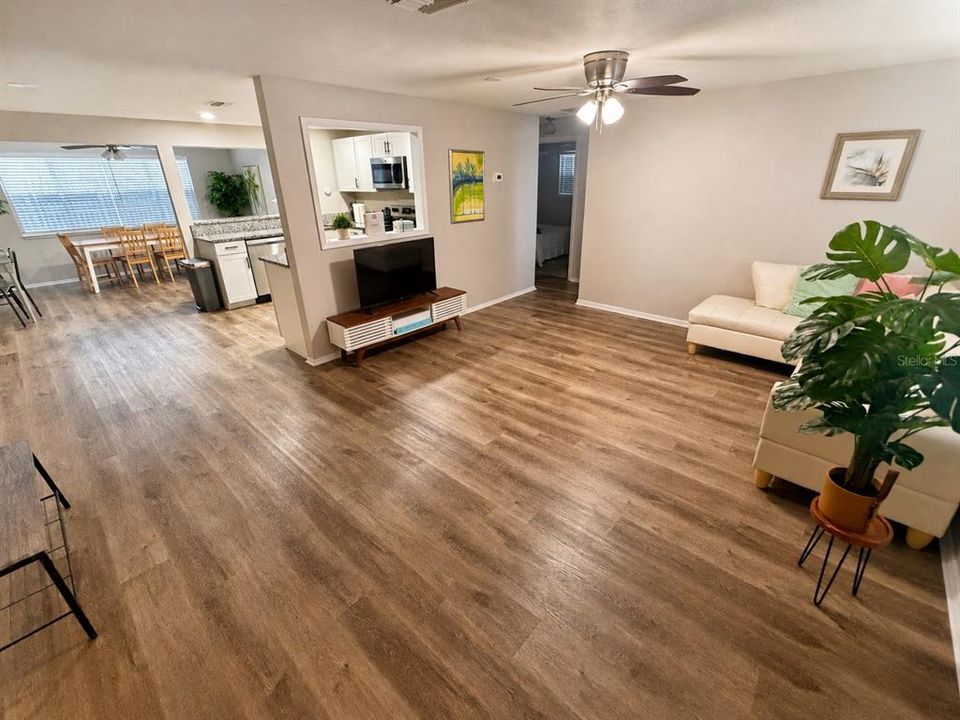 For Sale: $550,000 (4 beds, 2 baths, 1638 Square Feet)
