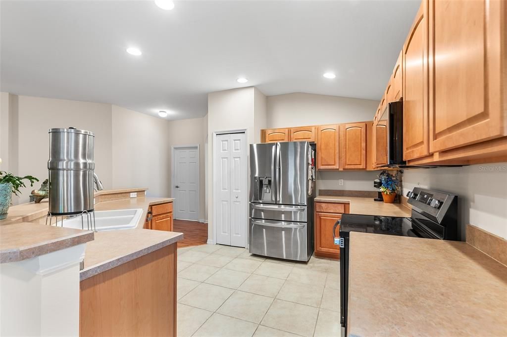 En Venta: $309,000 (3 camas, 2 baños, 1941 Pies cuadrados)