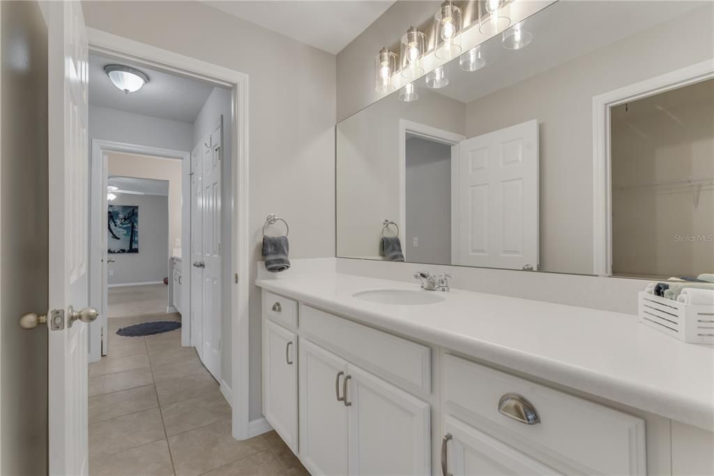 Activo con contrato: $1,199,000 (5 camas, 3 baños, 4909 Pies cuadrados)