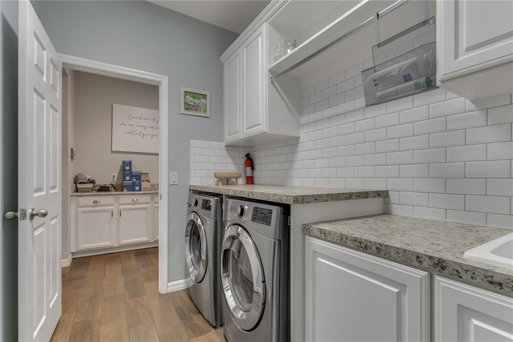 Activo con contrato: $1,199,000 (5 camas, 3 baños, 4909 Pies cuadrados)