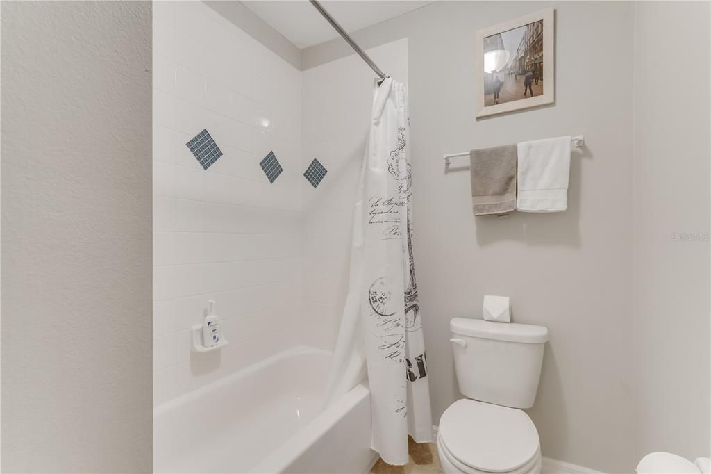 Activo con contrato: $1,199,000 (5 camas, 3 baños, 4909 Pies cuadrados)
