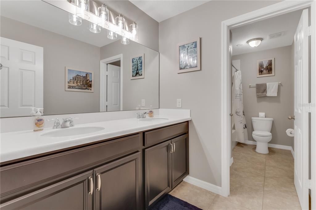 Activo con contrato: $1,199,000 (5 camas, 3 baños, 4909 Pies cuadrados)