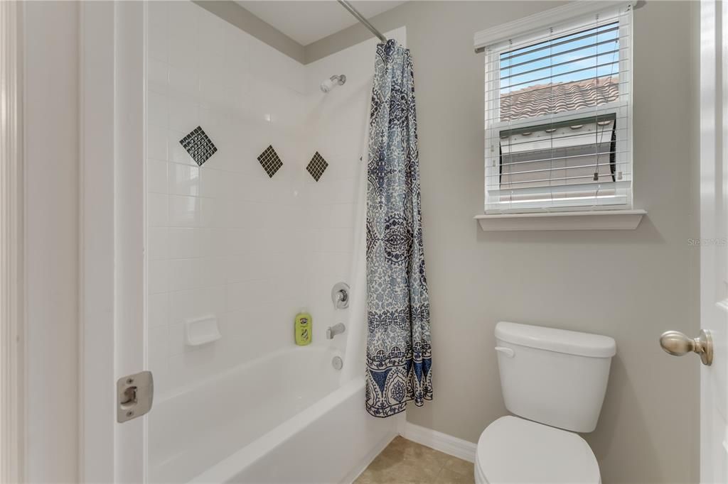 Activo con contrato: $1,199,000 (5 camas, 3 baños, 4909 Pies cuadrados)