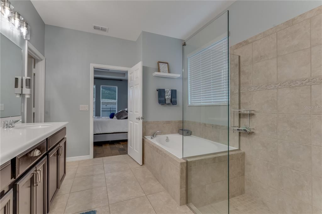 Activo con contrato: $1,199,000 (5 camas, 3 baños, 4909 Pies cuadrados)