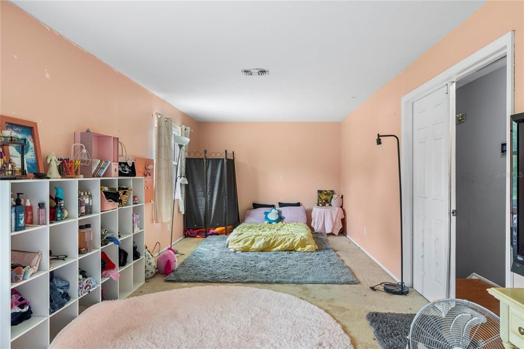 For Sale: $450,000 (3 beds, 2 baths, 1908 Square Feet)