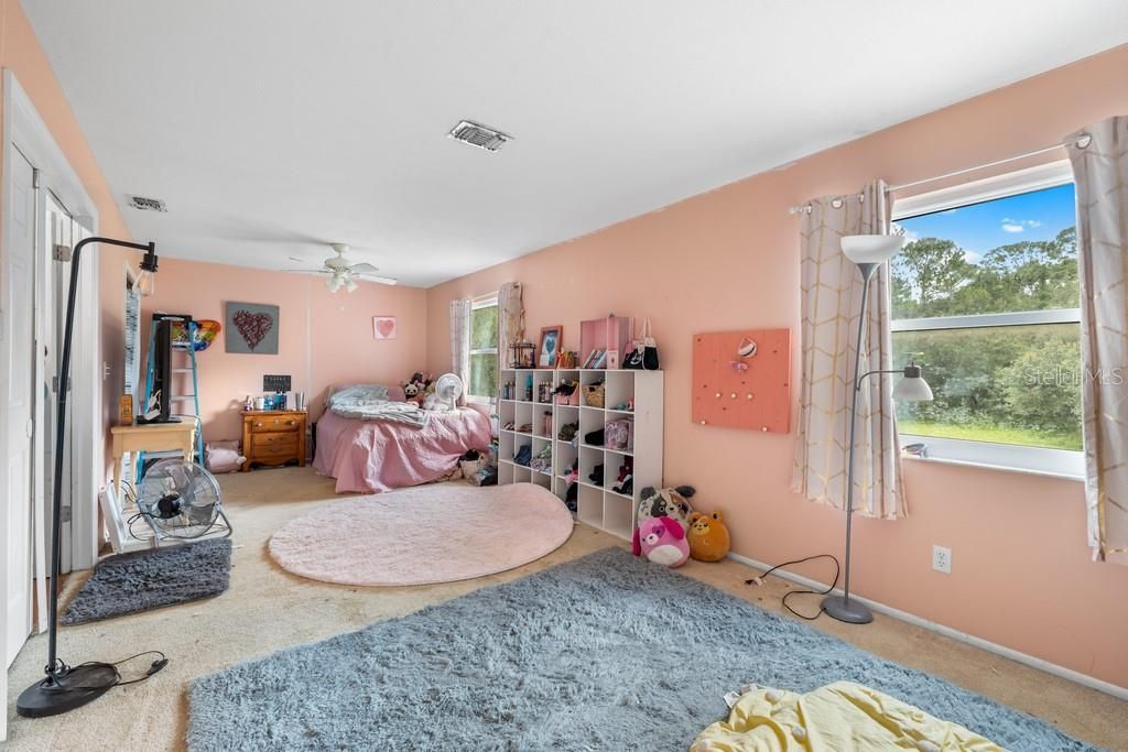 For Sale: $450,000 (3 beds, 2 baths, 1908 Square Feet)