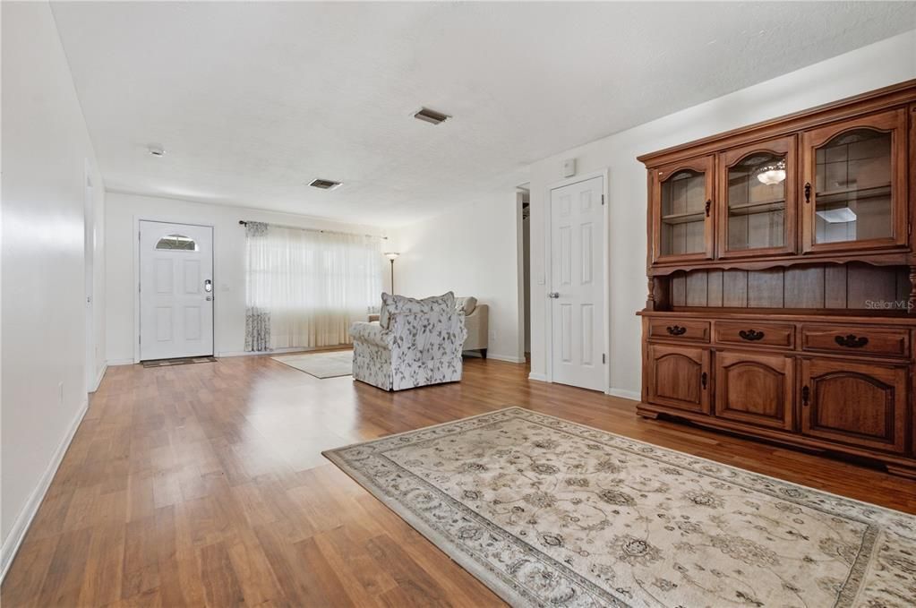 For Sale: $323,000 (3 beds, 2 baths, 1627 Square Feet)