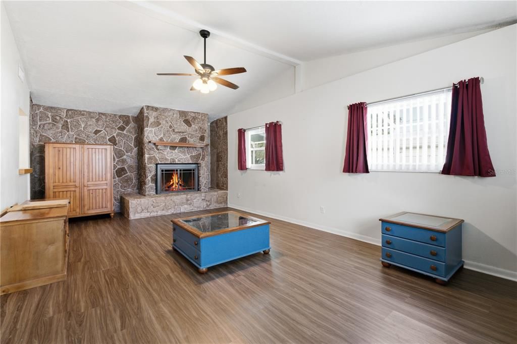 For Sale: $323,000 (3 beds, 2 baths, 1627 Square Feet)