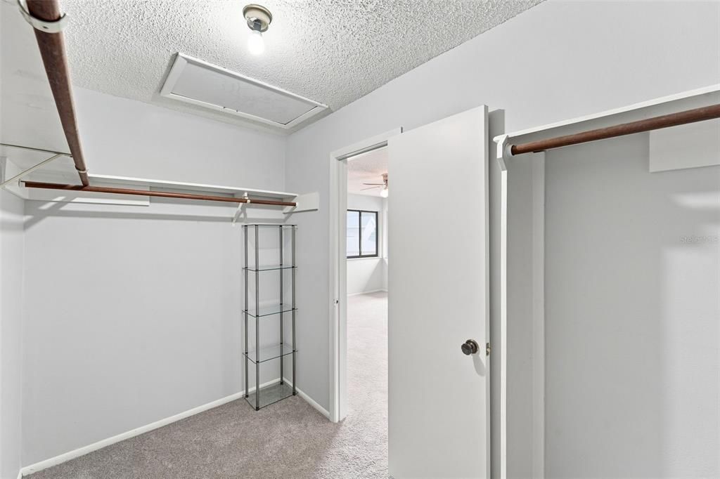 Activo con contrato: $300,000 (2 camas, 2 baños, 1411 Pies cuadrados)