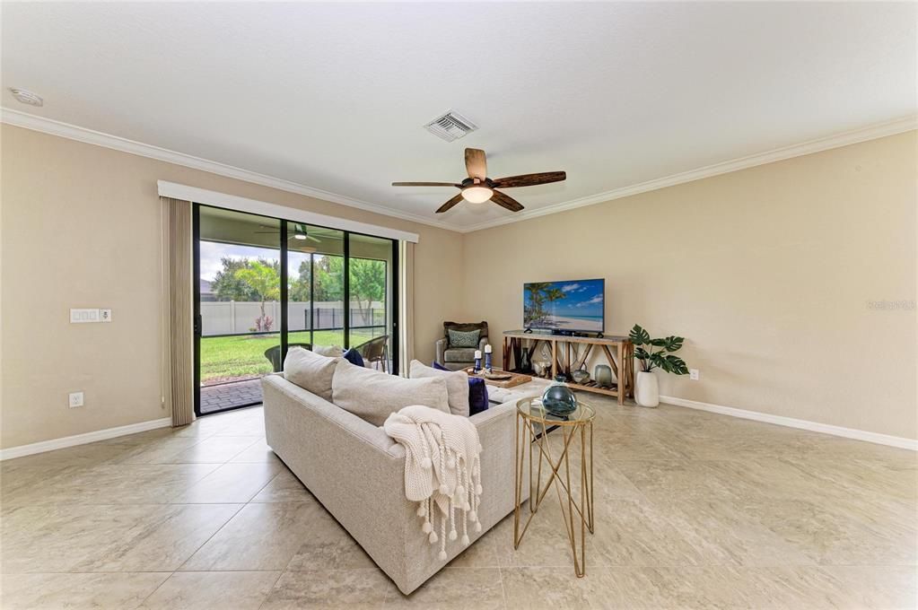 For Sale: $550,000 (4 beds, 3 baths, 2006 Square Feet)