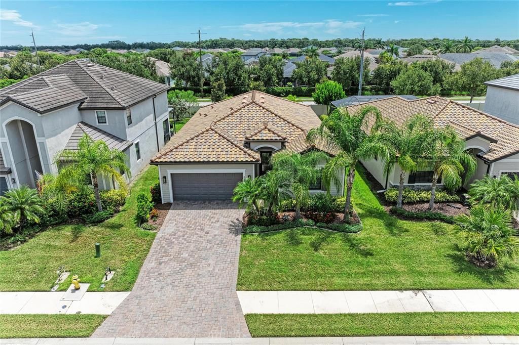 For Sale: $550,000 (4 beds, 3 baths, 2006 Square Feet)