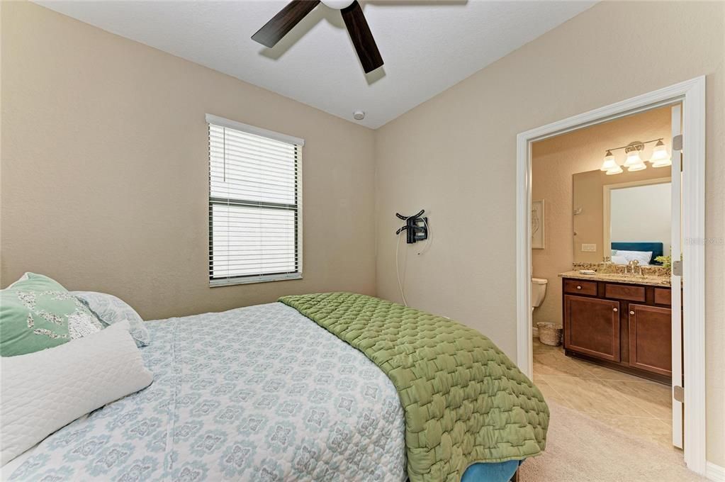 For Sale: $550,000 (4 beds, 3 baths, 2006 Square Feet)