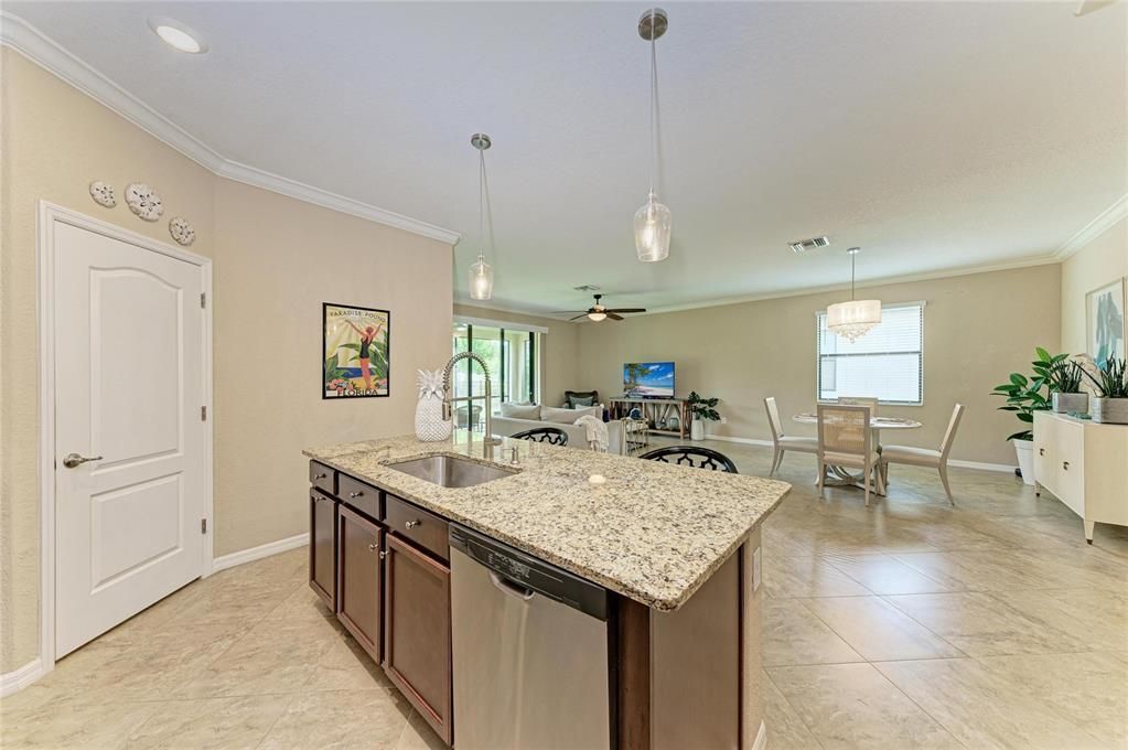 For Sale: $550,000 (4 beds, 3 baths, 2006 Square Feet)