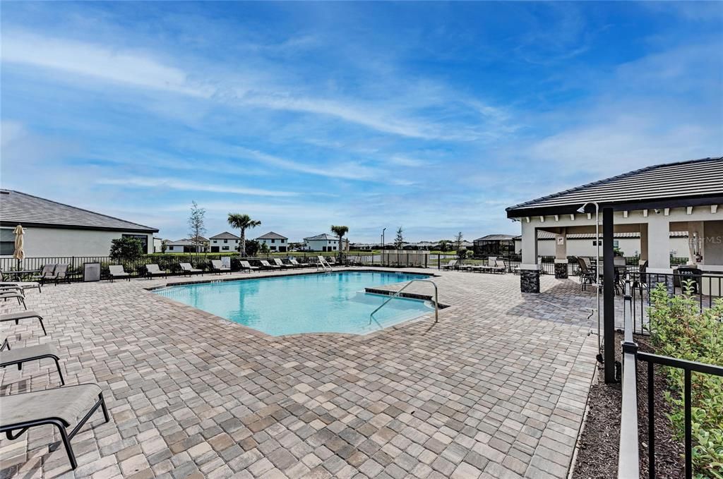 For Sale: $550,000 (4 beds, 3 baths, 2006 Square Feet)