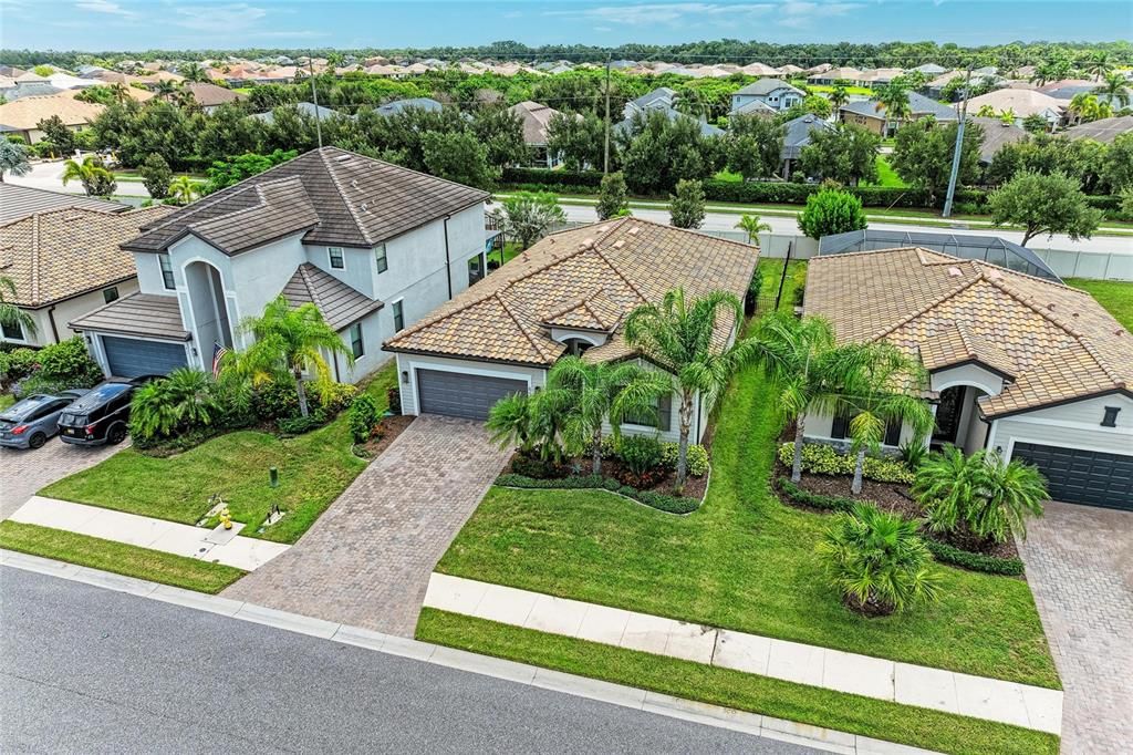 For Sale: $550,000 (4 beds, 3 baths, 2006 Square Feet)