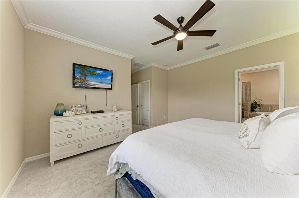 For Sale: $550,000 (4 beds, 3 baths, 2006 Square Feet)
