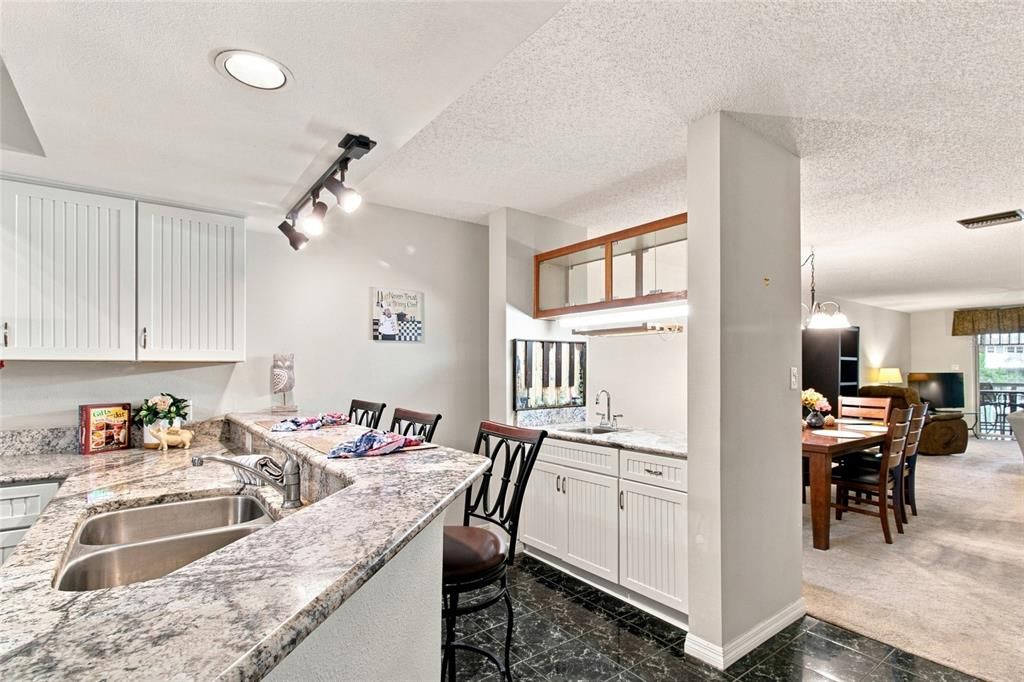 For Sale: $269,700 (2 beds, 2 baths, 1633 Square Feet)