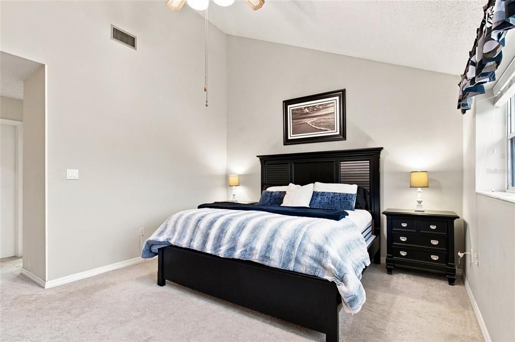For Sale: $269,700 (2 beds, 2 baths, 1633 Square Feet)