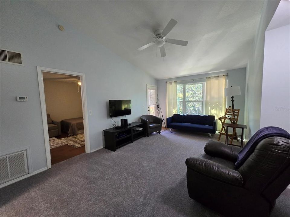 For Sale: $115,000 (1 beds, 1 baths, 615 Square Feet)
