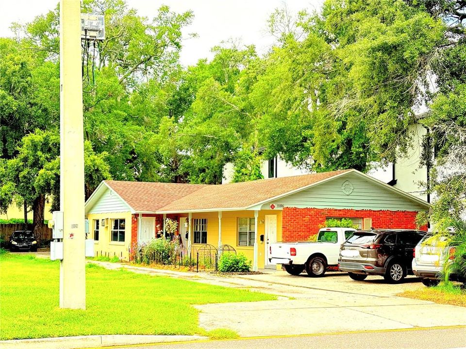 For Rent: $1,300 (1 beds, 1 baths, 1696 Square Feet)