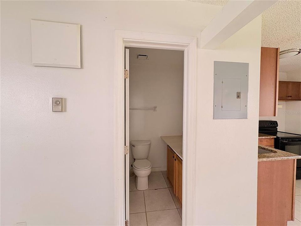 For Rent: $1,300 (1 beds, 1 baths, 1696 Square Feet)