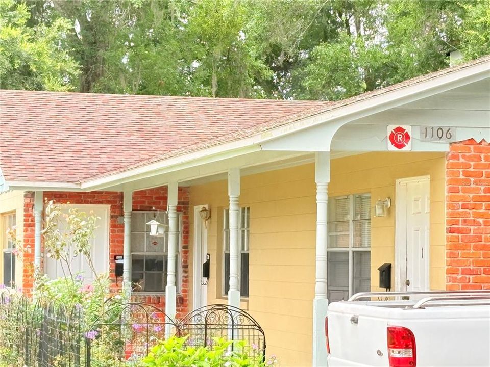 For Rent: $1,300 (1 beds, 1 baths, 1696 Square Feet)