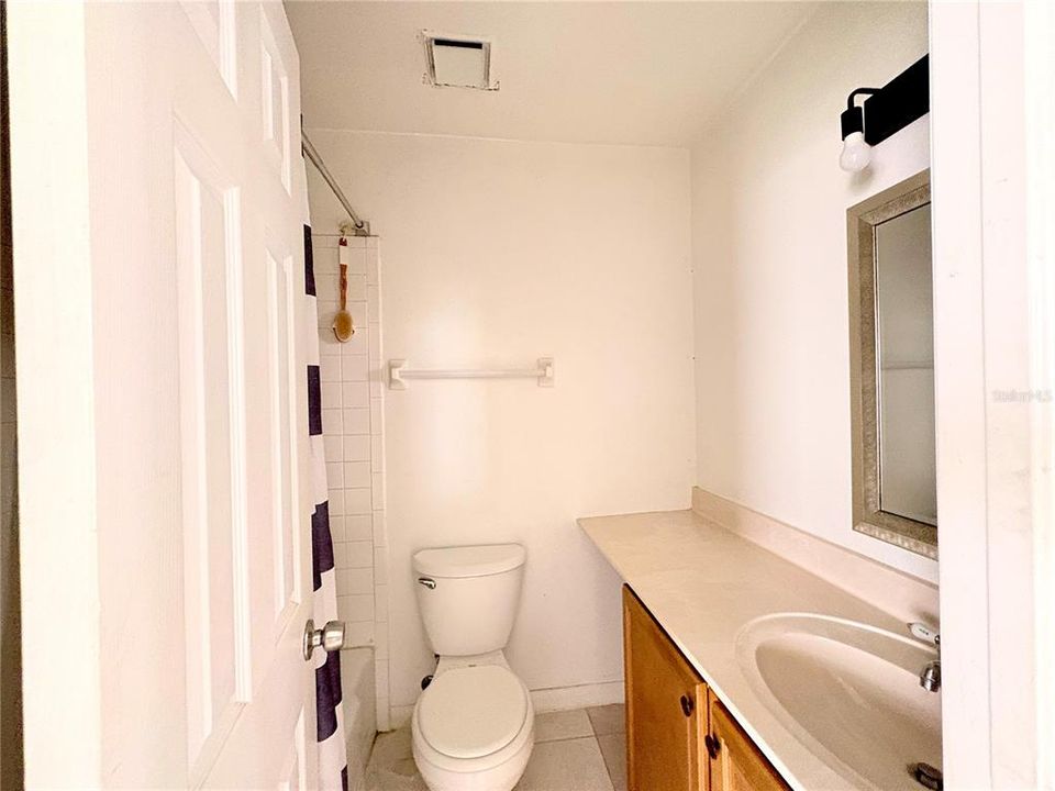 For Rent: $1,300 (1 beds, 1 baths, 1696 Square Feet)