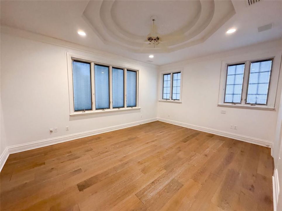 For Sale: $2,900,000 (5 beds, 6 baths, 7066 Square Feet)