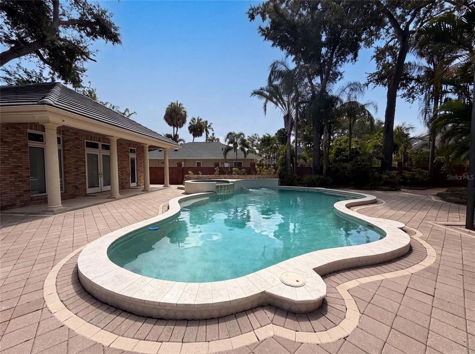 For Sale: $2,900,000 (5 beds, 6 baths, 7066 Square Feet)