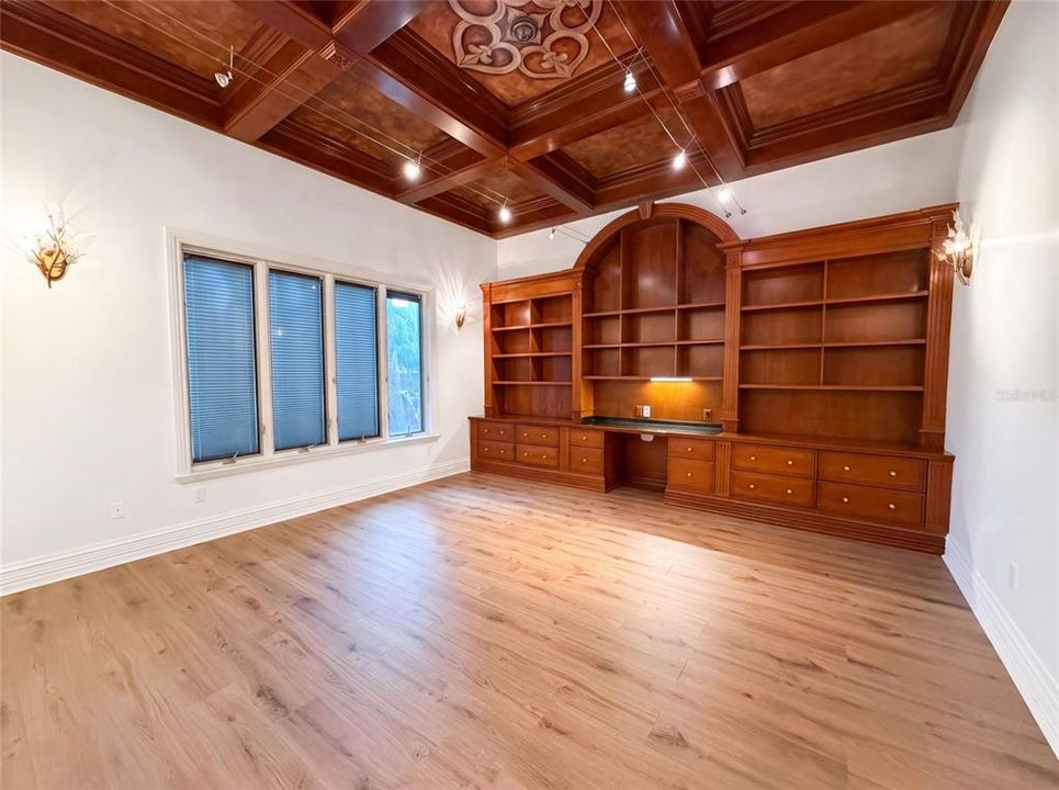 For Sale: $2,900,000 (5 beds, 6 baths, 7066 Square Feet)