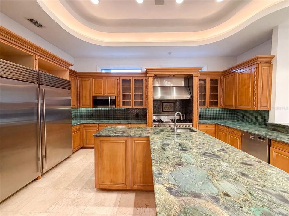 For Sale: $2,900,000 (5 beds, 6 baths, 7066 Square Feet)