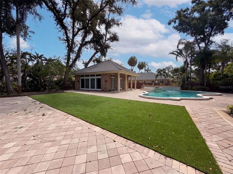 For Sale: $2,900,000 (5 beds, 6 baths, 7066 Square Feet)