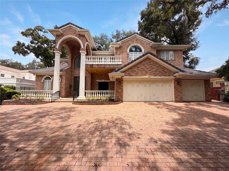 For Sale: $2,900,000 (5 beds, 6 baths, 7066 Square Feet)