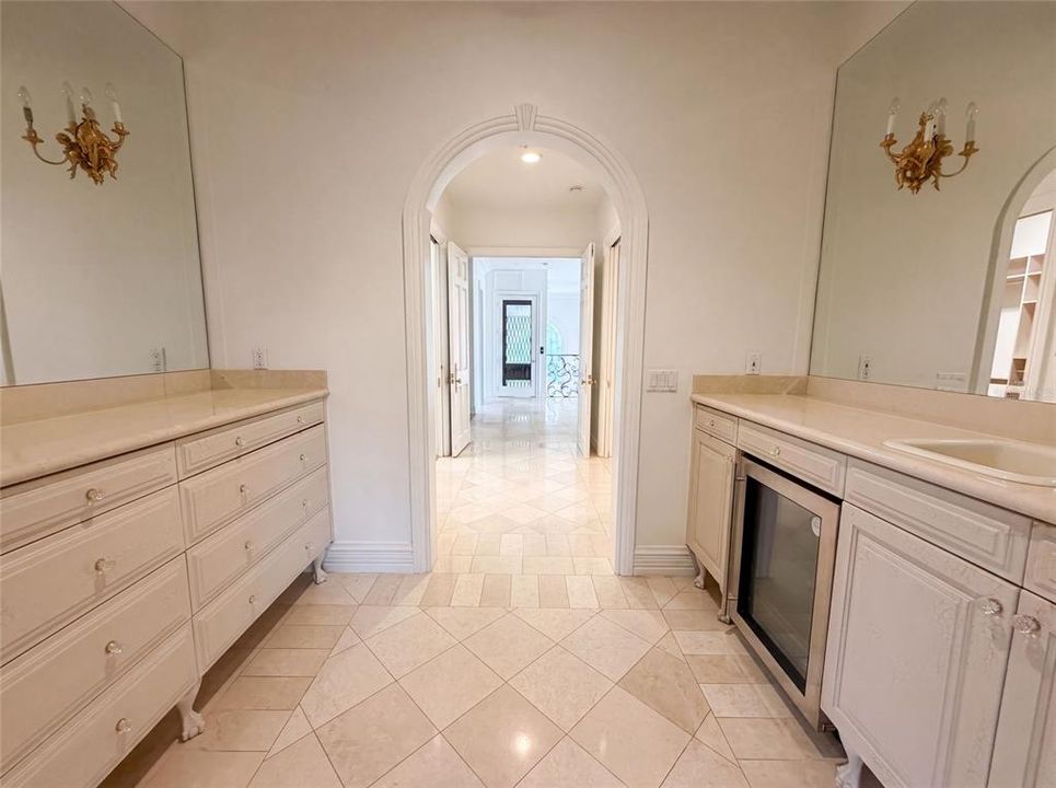 For Sale: $2,900,000 (5 beds, 6 baths, 7066 Square Feet)