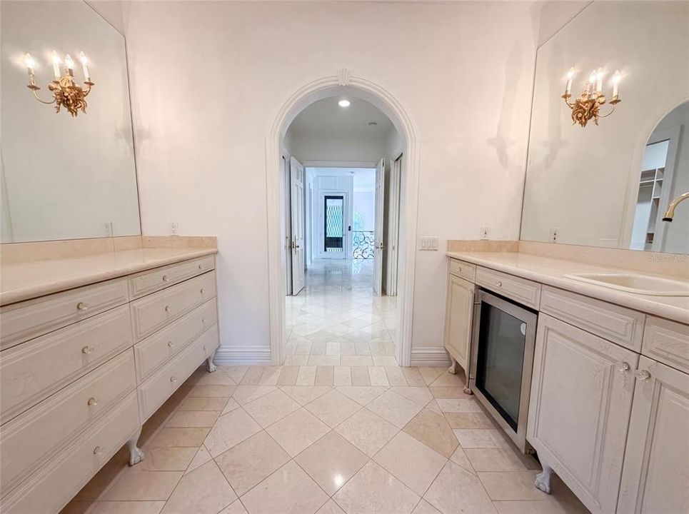 For Sale: $2,900,000 (5 beds, 6 baths, 7066 Square Feet)