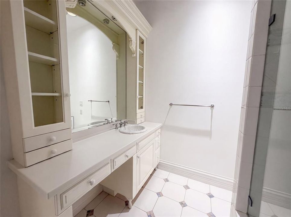 For Sale: $2,900,000 (5 beds, 6 baths, 7066 Square Feet)
