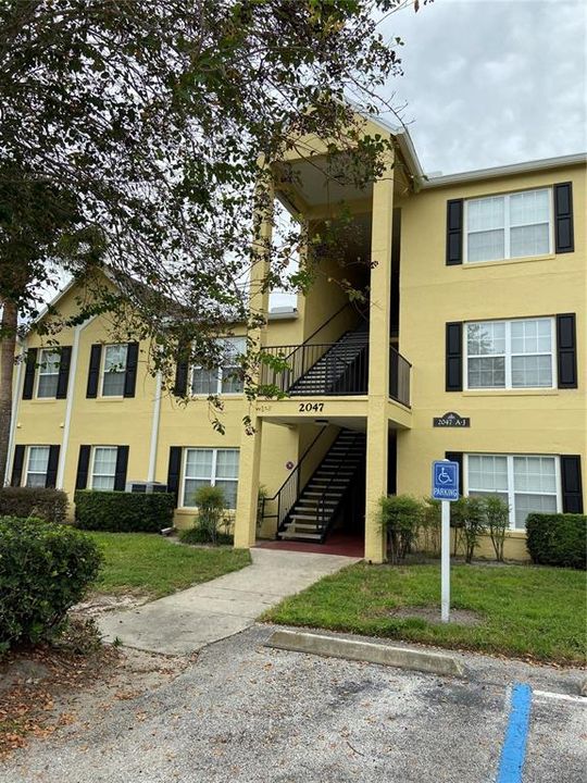 For Rent: $1,375 (1 beds, 1 baths, 830 Square Feet)