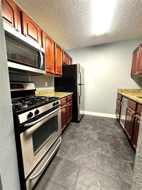 For Rent: $1,375 (1 beds, 1 baths, 830 Square Feet)