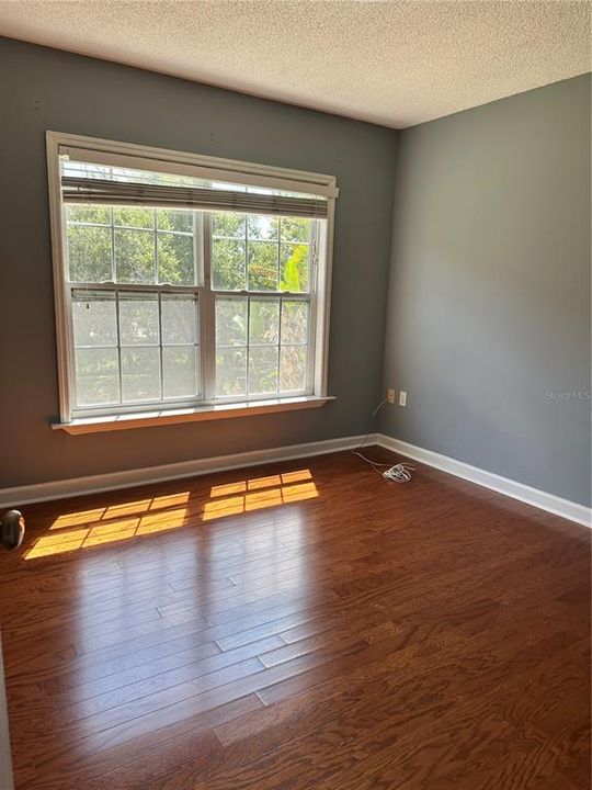For Rent: $1,375 (1 beds, 1 baths, 830 Square Feet)