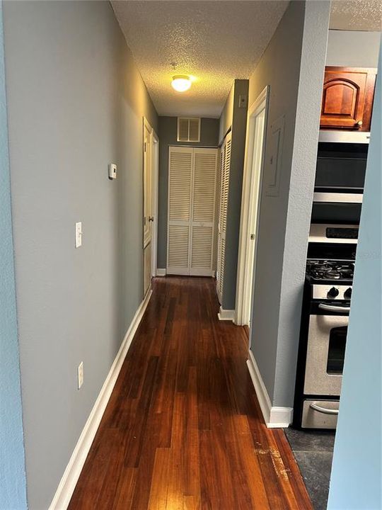 For Rent: $1,375 (1 beds, 1 baths, 830 Square Feet)