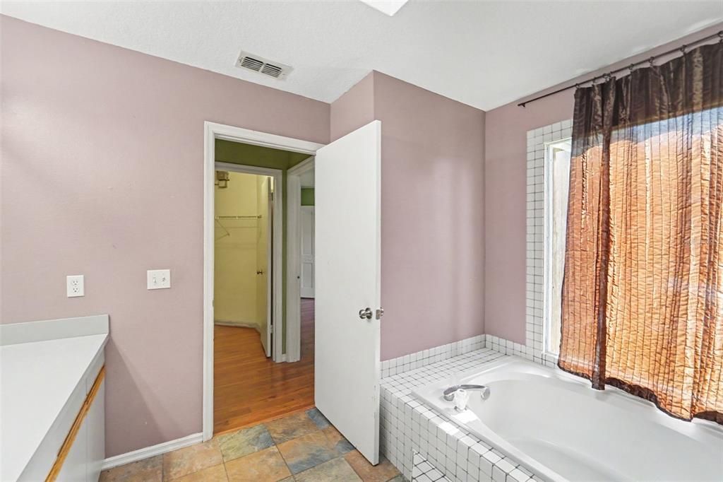 For Sale: $299,500 (3 beds, 2 baths, 1678 Square Feet)