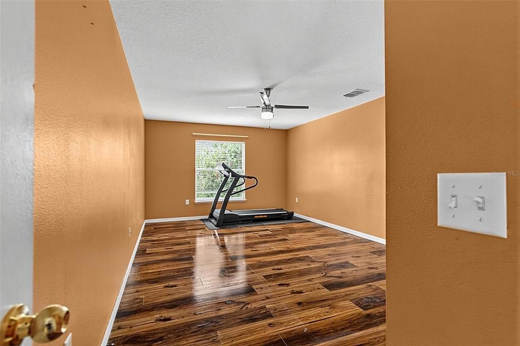 For Sale: $444,900 (6 beds, 4 baths, 3918 Square Feet)