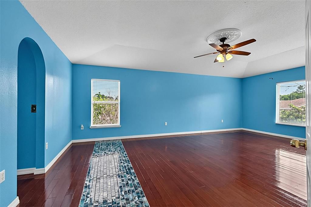 For Sale: $444,900 (6 beds, 4 baths, 3918 Square Feet)