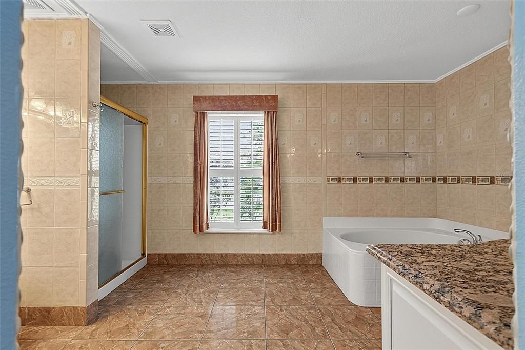For Sale: $444,900 (6 beds, 4 baths, 3918 Square Feet)
