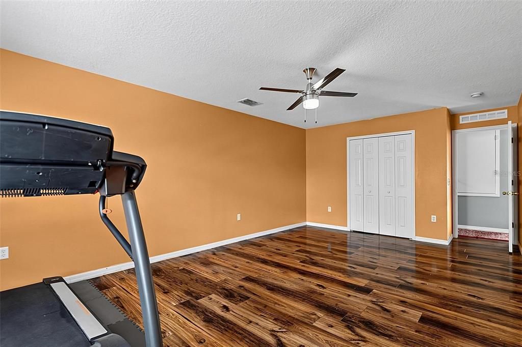 For Sale: $444,900 (6 beds, 4 baths, 3918 Square Feet)
