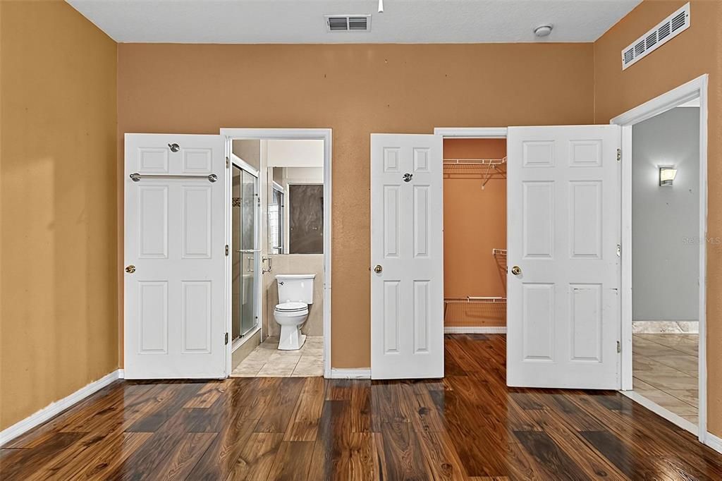 For Sale: $444,900 (6 beds, 4 baths, 3918 Square Feet)