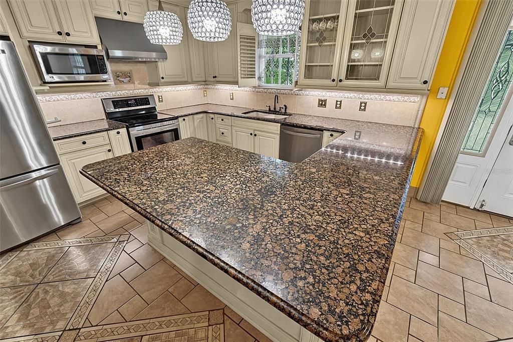 For Sale: $444,900 (6 beds, 4 baths, 3918 Square Feet)