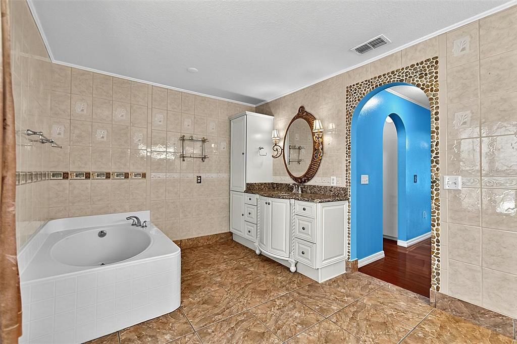 For Sale: $444,900 (6 beds, 4 baths, 3918 Square Feet)