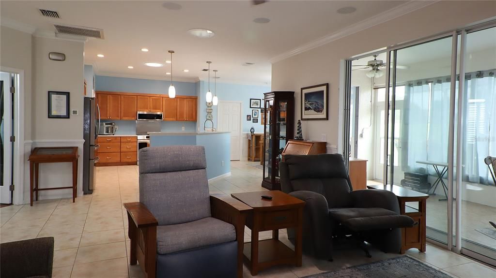 For Sale: $327,500 (3 beds, 2 baths, 1893 Square Feet)